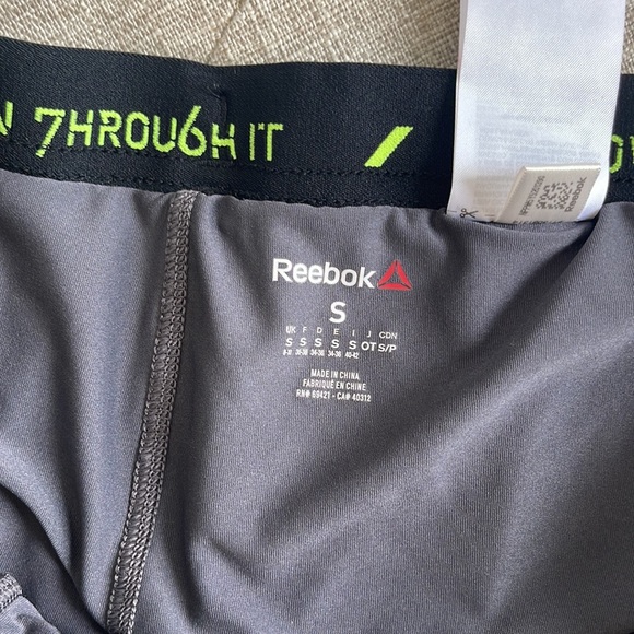 Reebok run shorts - Picture 4 of 5